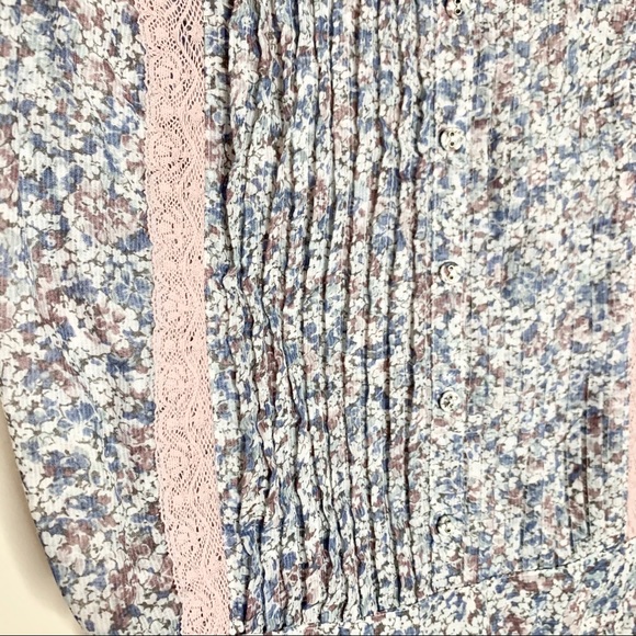 GUESS Sheer Pleated Floral Shirt Elastic Waist - Picture 2 of 10